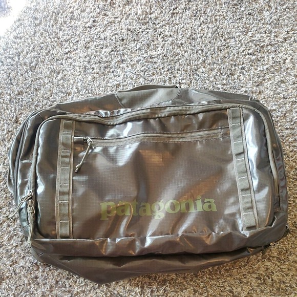 Patagonia Green Backpack Durable Water-Resistant Design - Picture 6 of 16